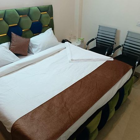 Soooper Hotel Gurgaon Buitenkant foto