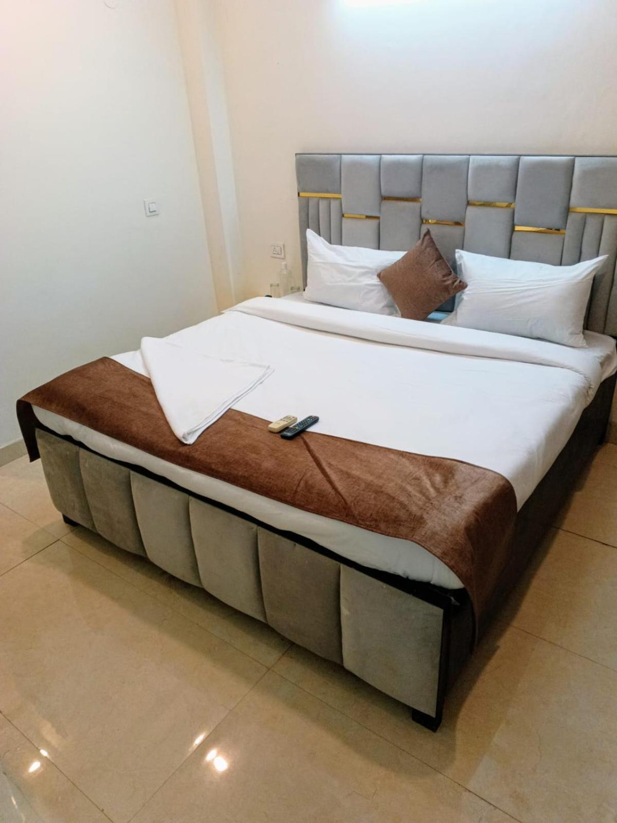 Soooper Hotel Gurgaon Buitenkant foto