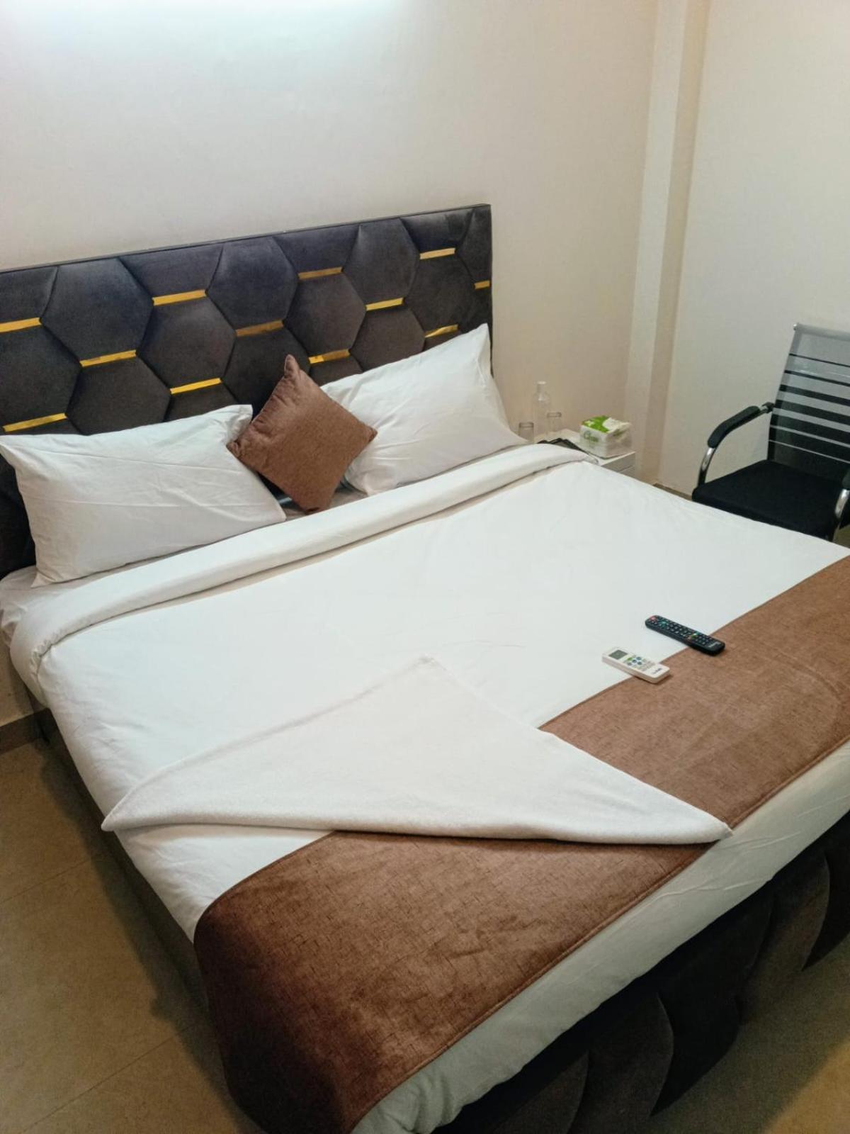 Soooper Hotel Gurgaon Buitenkant foto